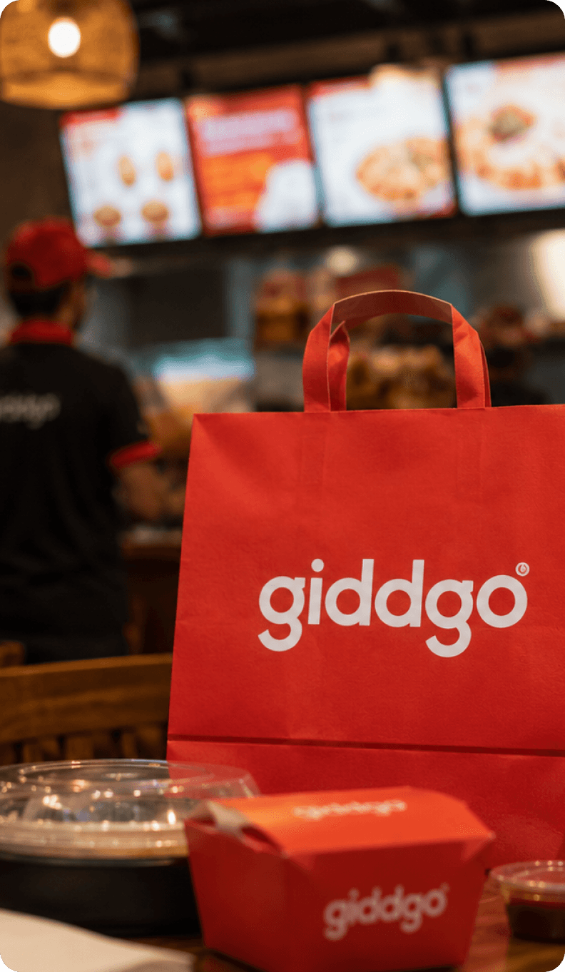 A Giddgo delivery bag on a restaurant counter